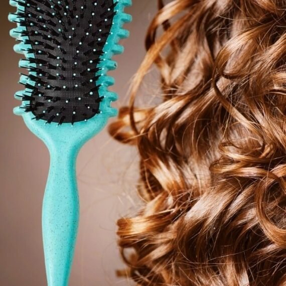 Curly Hairbrush Styling Hair Curling Comb Curly Hairbrush Best Curl Define Styling Brush with Prongs Bristle Hairbrush for Combing and Shaping Reduce Pulling and Curl Separation for Defined Curls Green