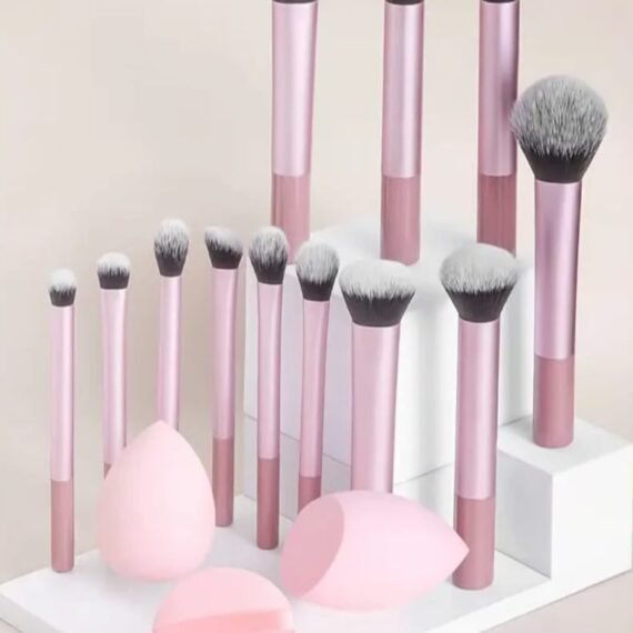18 PCS Makeup Tool Set, 15 makeup Brush Sets- Including Blush Brush, Contour Brush, Foundation Brush, Concealer Brush, Eye Shadow Brus, 1 pc Angle Makeup Sponge, 1 pc Drop-Shaped Beauty Egg and 1 Pc Powder Puff Beauty Tool