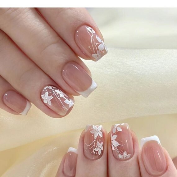 Press On Nails Short, 24pcs Simple Short t Pure Desire, Girl White Floral Nail Art Cute And Sweet Wearable Fake Nails Finished Nail Pieces.Fake Acrylic Nails With Glue Kit.