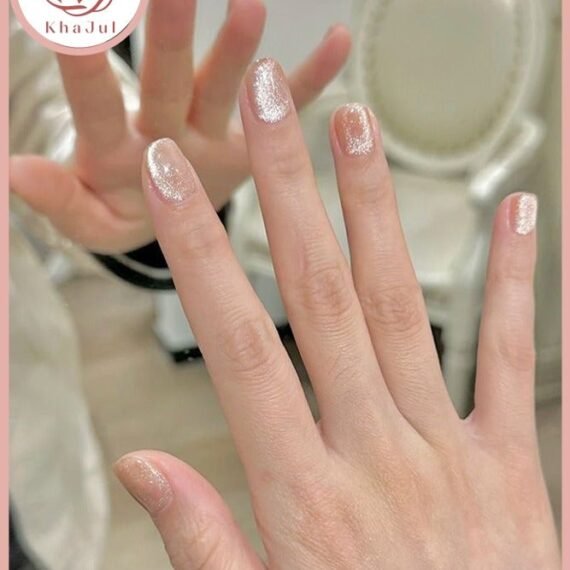 Explosive Crystal Cat Eye Manicure for Short Square Head Wearable Nails, Removable Finished Fake Nails Including a Piece of Jelly Glue, Suitable for Girls