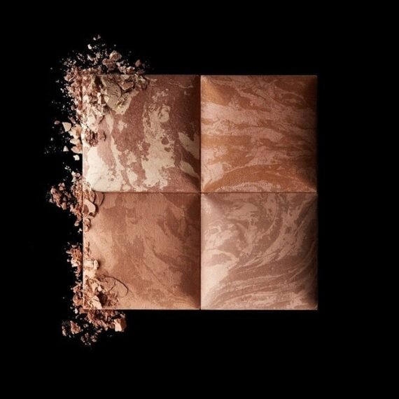 Hourglass Ambient Lighting Bronzer in Luminous Bronze Light. Highlighting Bronzer for a Natural Sun-Kissed Glow. Vegan and Cruelty-Free.
