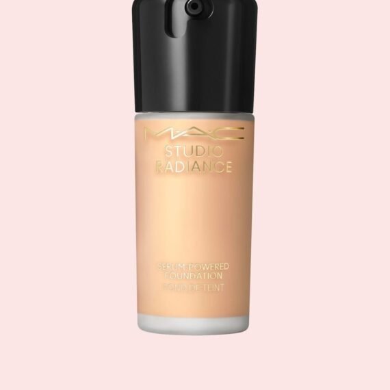 Studio Radiance Serum-Powered Foundation - NC15