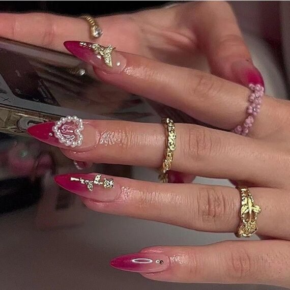 24Pcs Fake Nails, Press Nails, Mid-Almond Manicure -Gradient Red Pearl Heart Manicure - Three-dimensional Golden Rose Manicure - Fake Nail Patch
