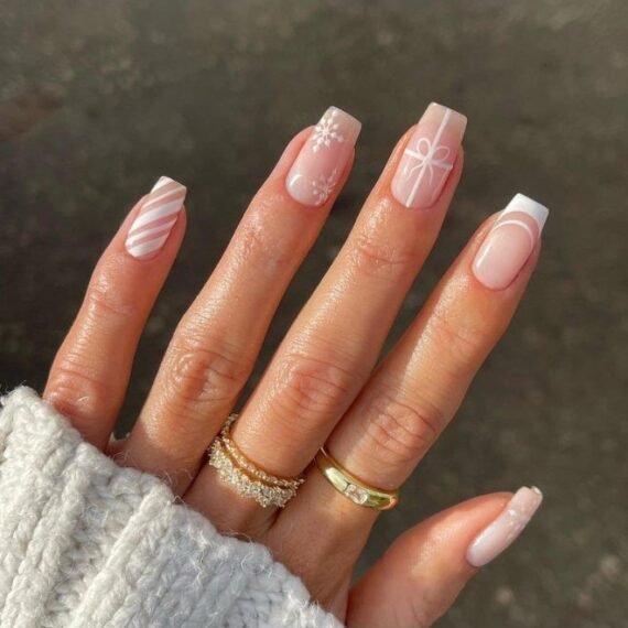 Christmas Gift Style French Press On Nails with White Lines & Snowflake Patterns Glossy Finish Natural Fit Eco-Friendly ABS Material One-Minute Salon Result Reusable Nail Art Set