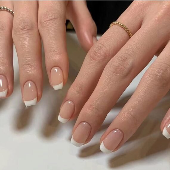 Press On False Nails ,Simple And Elegant: Short French White Nail Art Products With Removable False Nail Art Patches, Acrylic Nails With Glue Kit.
